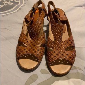 Pikolinos sandals